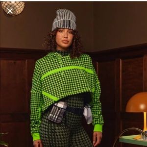 One day sale!!Ivy park crop hoodie M